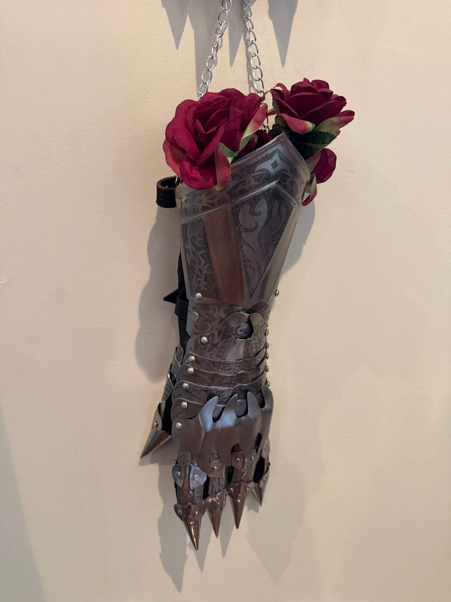 STEEL GAUNTLET - Dry Wall Vase