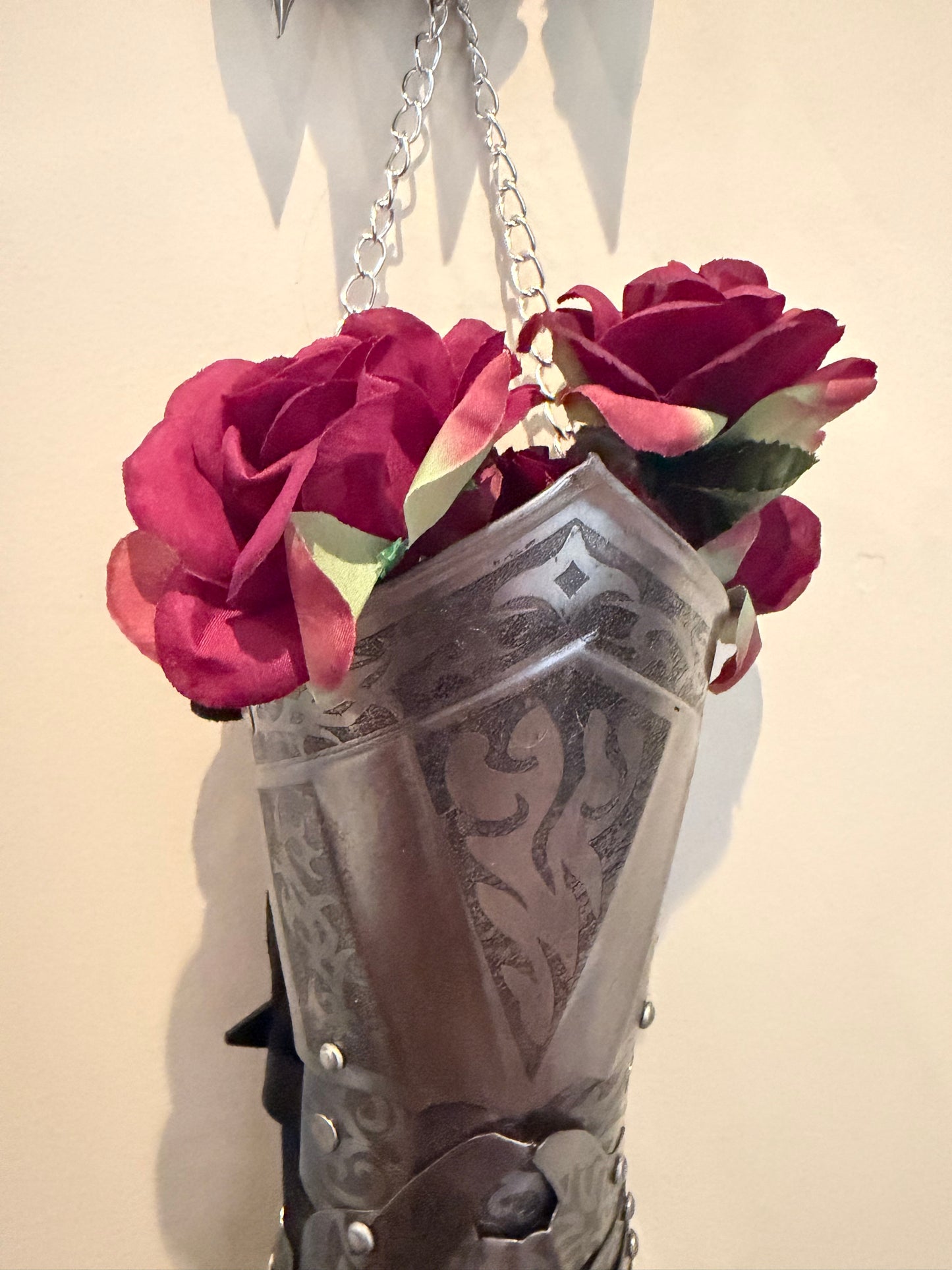 STEEL GAUNTLET - Dry Wall Vase