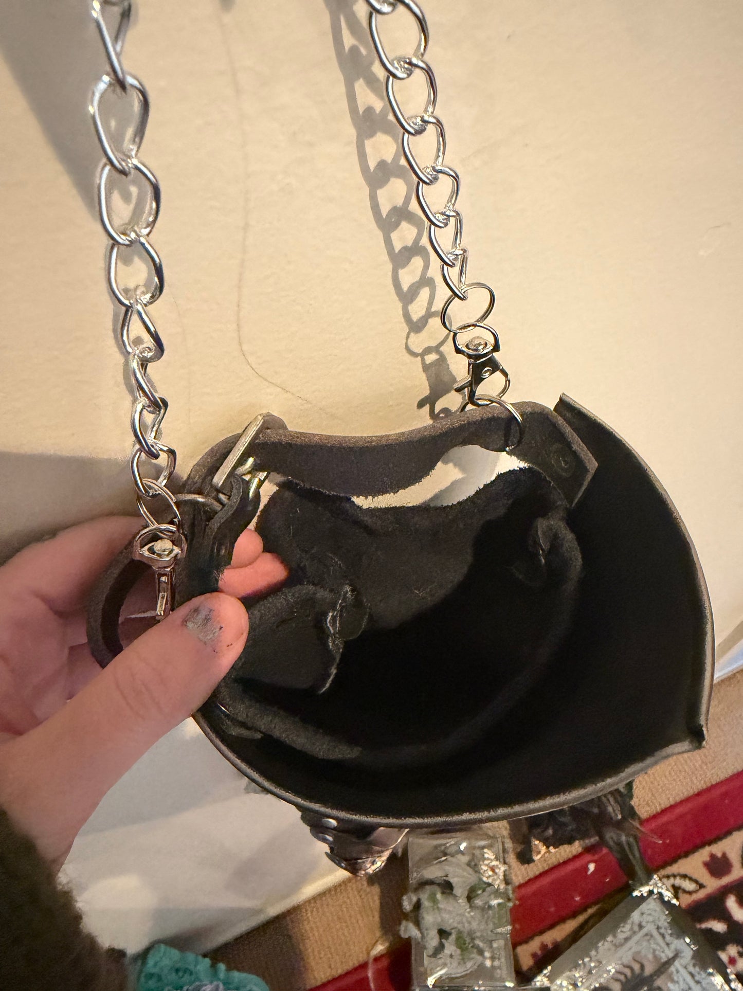 STEEL GAUNTLET - Dry Wall Vase