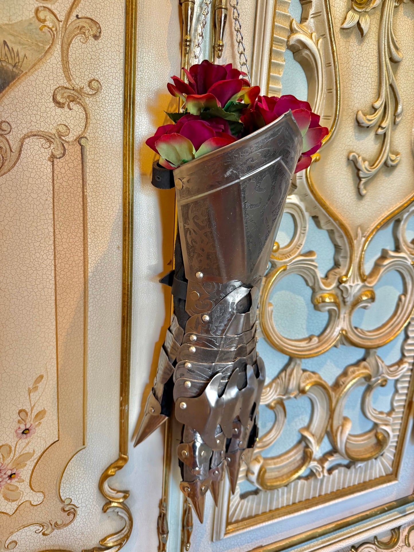 STEEL GAUNTLET - Dry Wall Vase