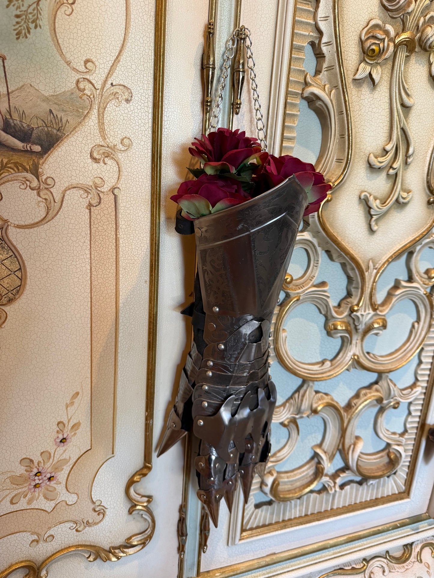 STEEL GAUNTLET - Dry Wall Vase