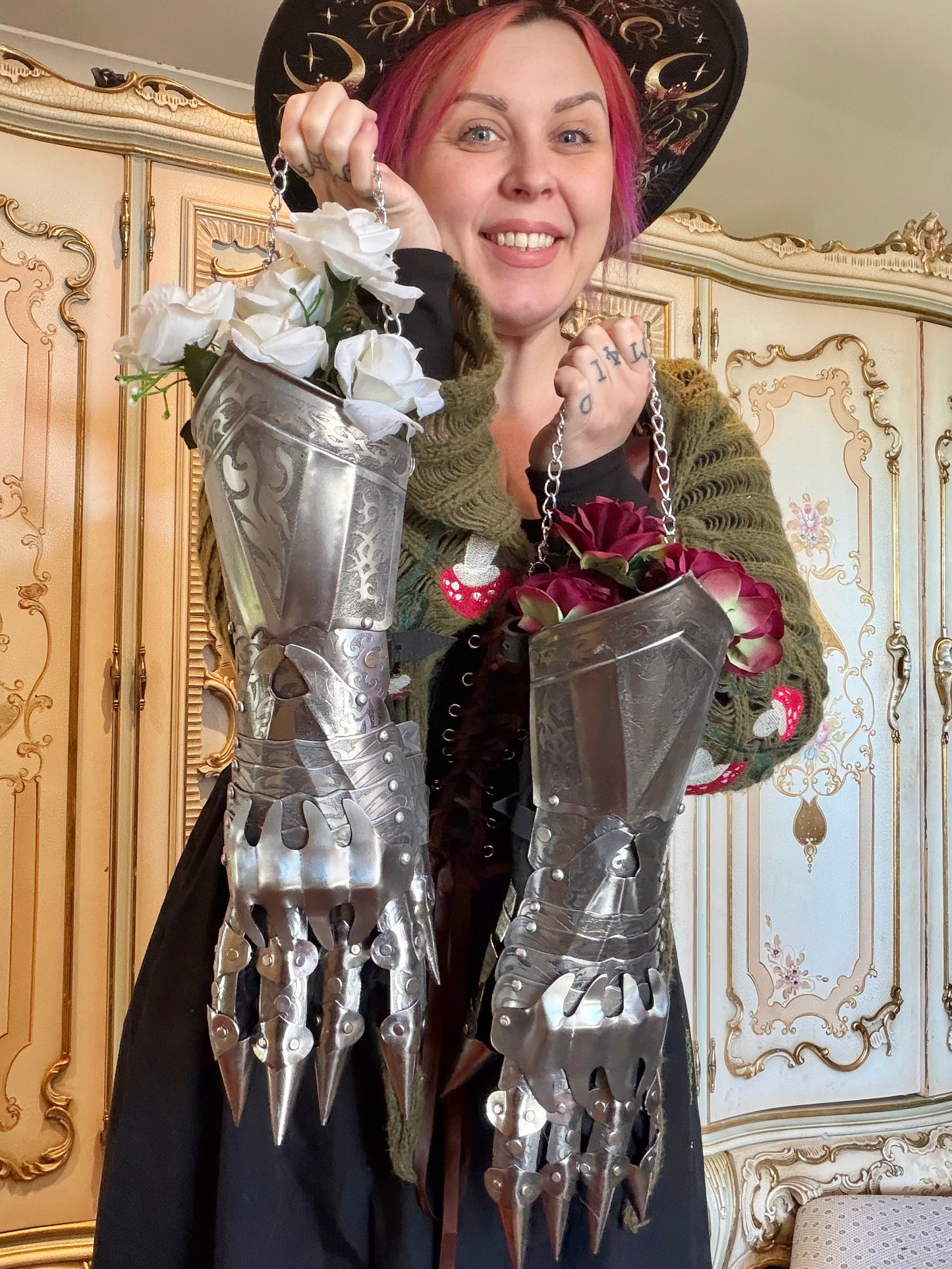 STEEL GAUNTLET - Purse/Carryall/Handbag